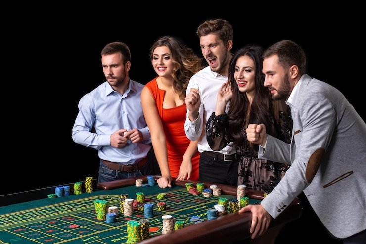 Live roulette wheel spinning during active game session on puncak138 login